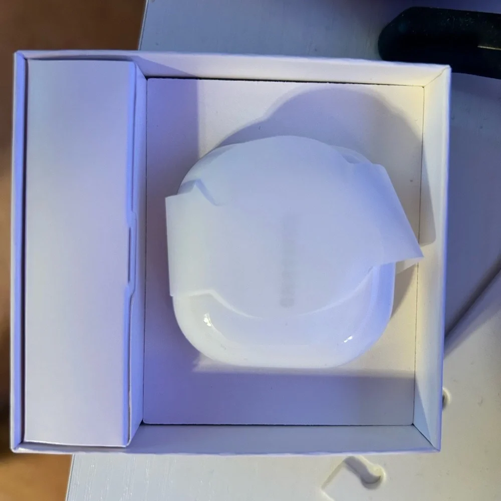 Samsung White Wireless Earbuds